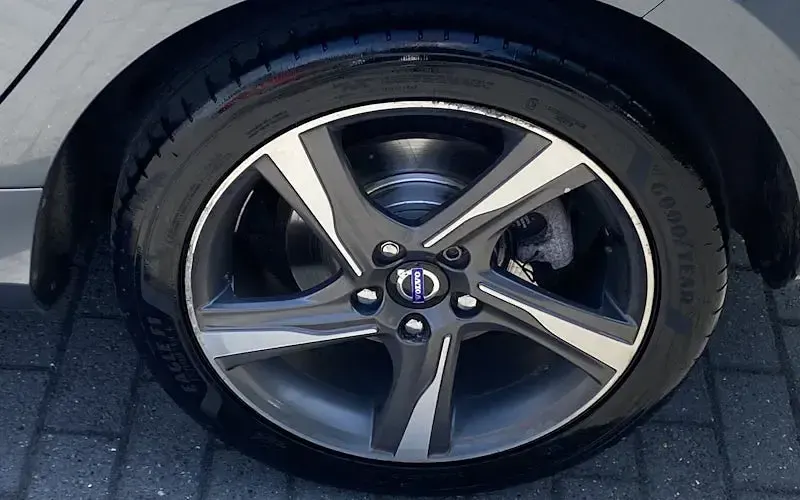 Used Volvo V40 R-Design 190 HP (139 kW) 2014 Grey Hatchback