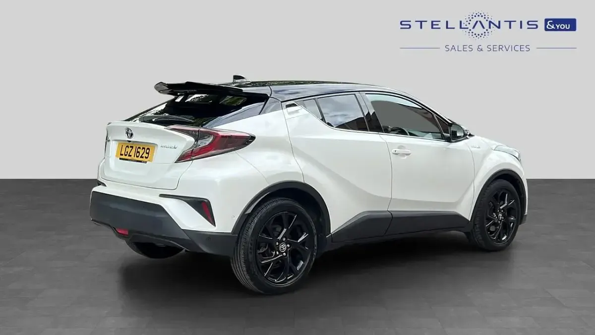 Used Toyota C-HR 120 HP (88 kW) 2018 White SUV