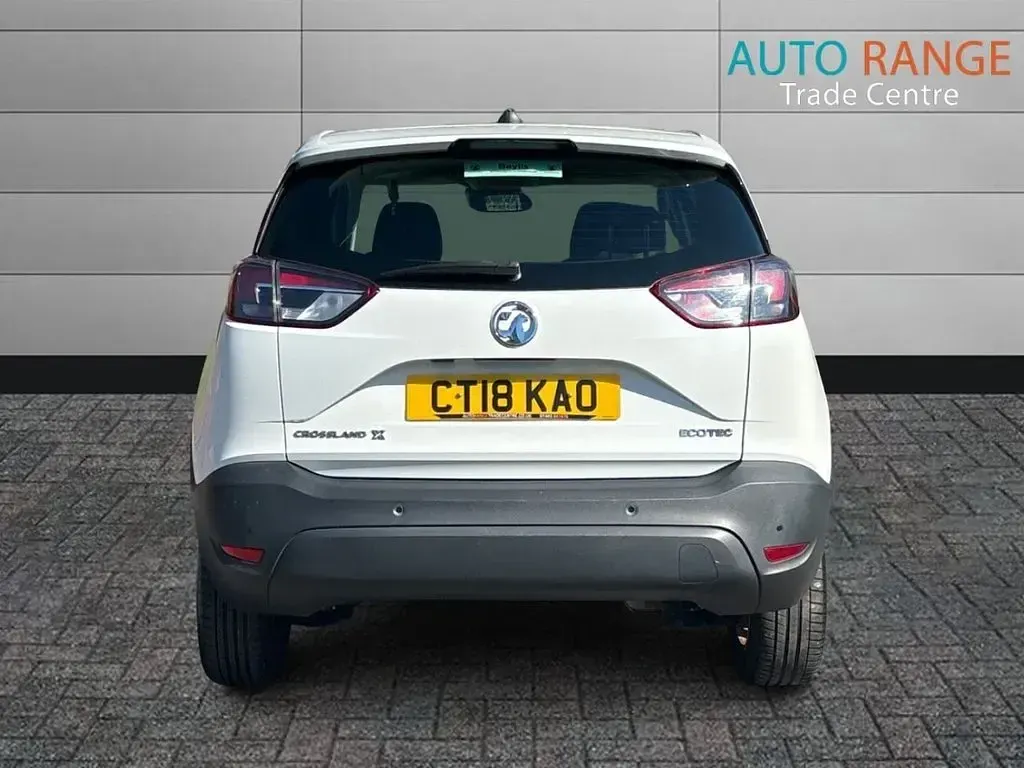 Used Vauxhall Crossland X S 110 HP (80 kW) 2018 White SUV