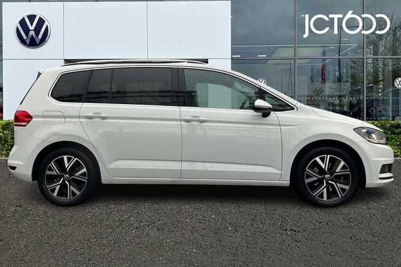 Used VW Touran SEL 150 HP (110 kW) 2023 White MPV