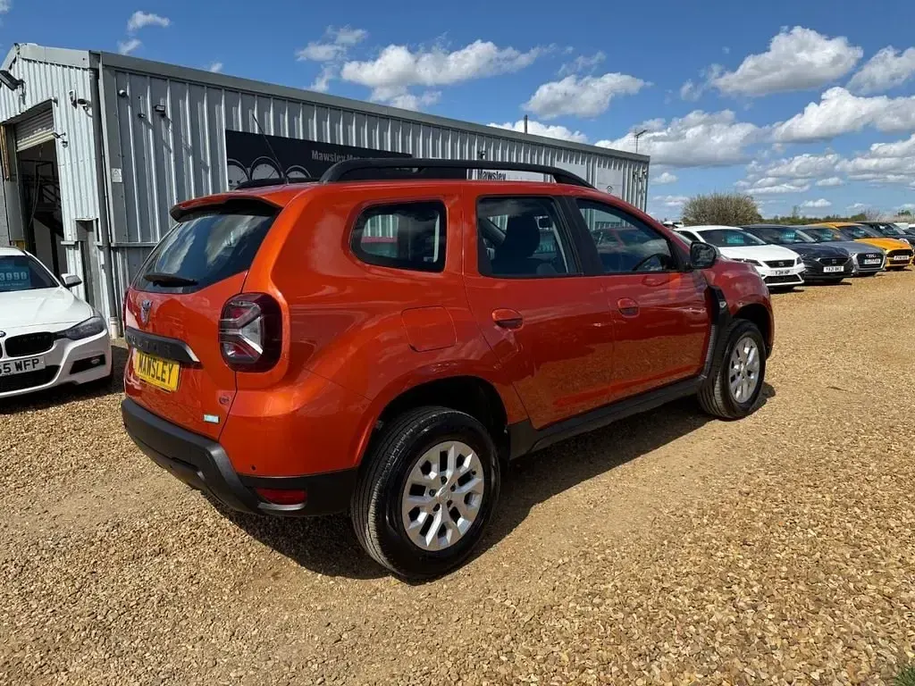 Begagnad Dacia Duster Comfort 100 HK (73 kW) 2022 Orange Halvkombi