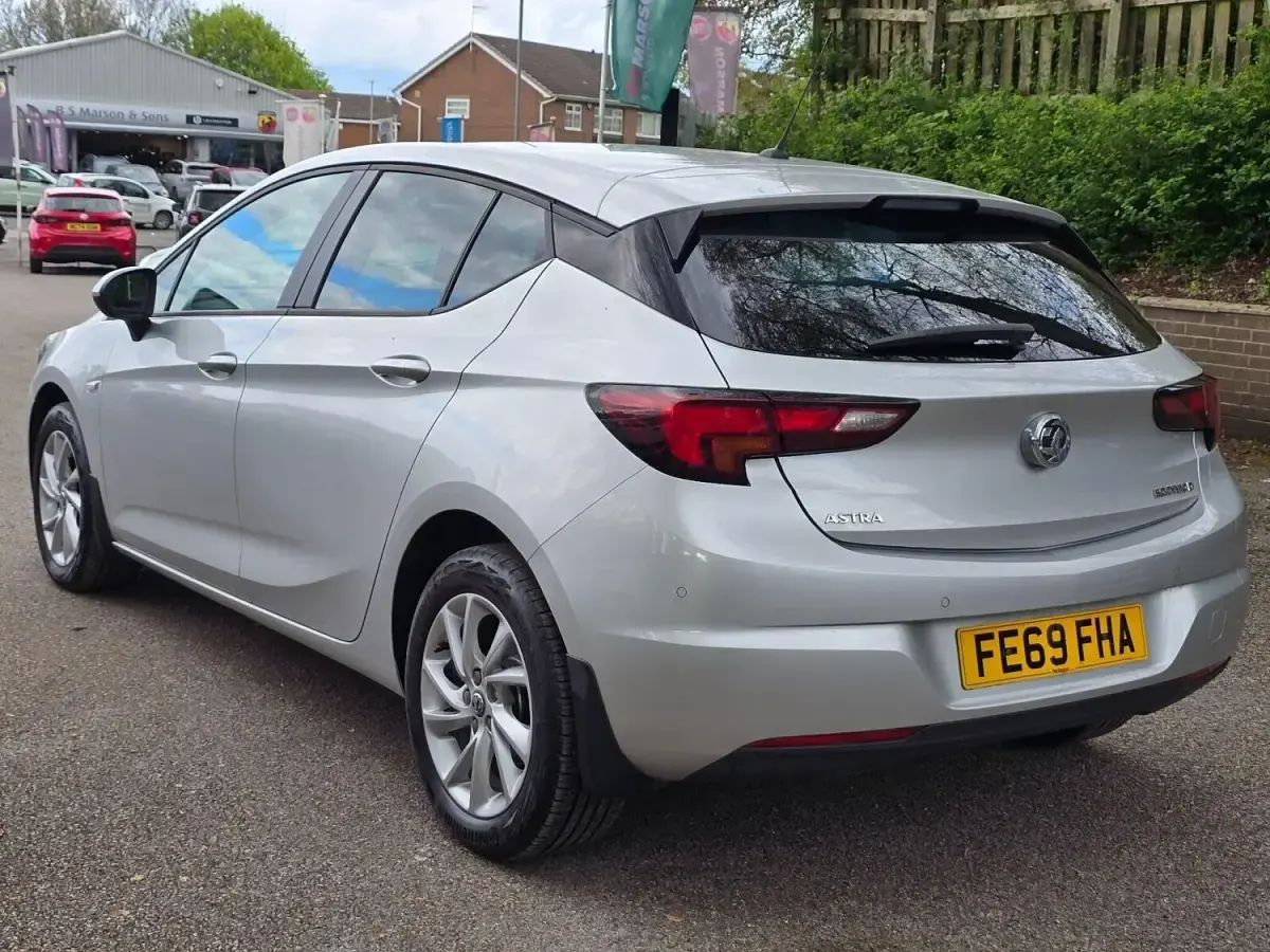 Used Vauxhall Astra Design Edition 110 HP (80 kW) 2019 Silver Hatchback