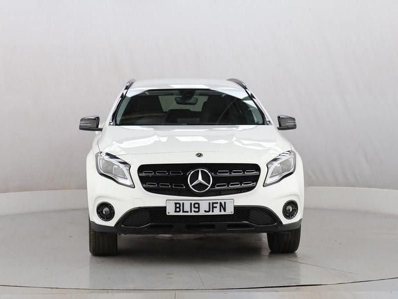 Used Mercedes GLA180 Urban 122 HP (89 kW) 2019 White SUV