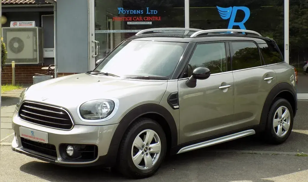 Usado Mini Cooper Classic 2019 Plateado Utilitario