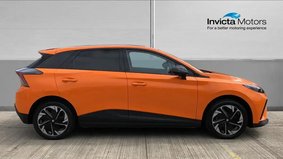 Used MG MG4 EV Trophy 150 kW (204 HP) 2023 Orange Hatchback