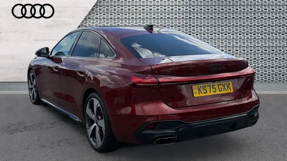 Used Audi A5 Sportback Advanced 204 HP (150 kW) 2025 Red Hatchback