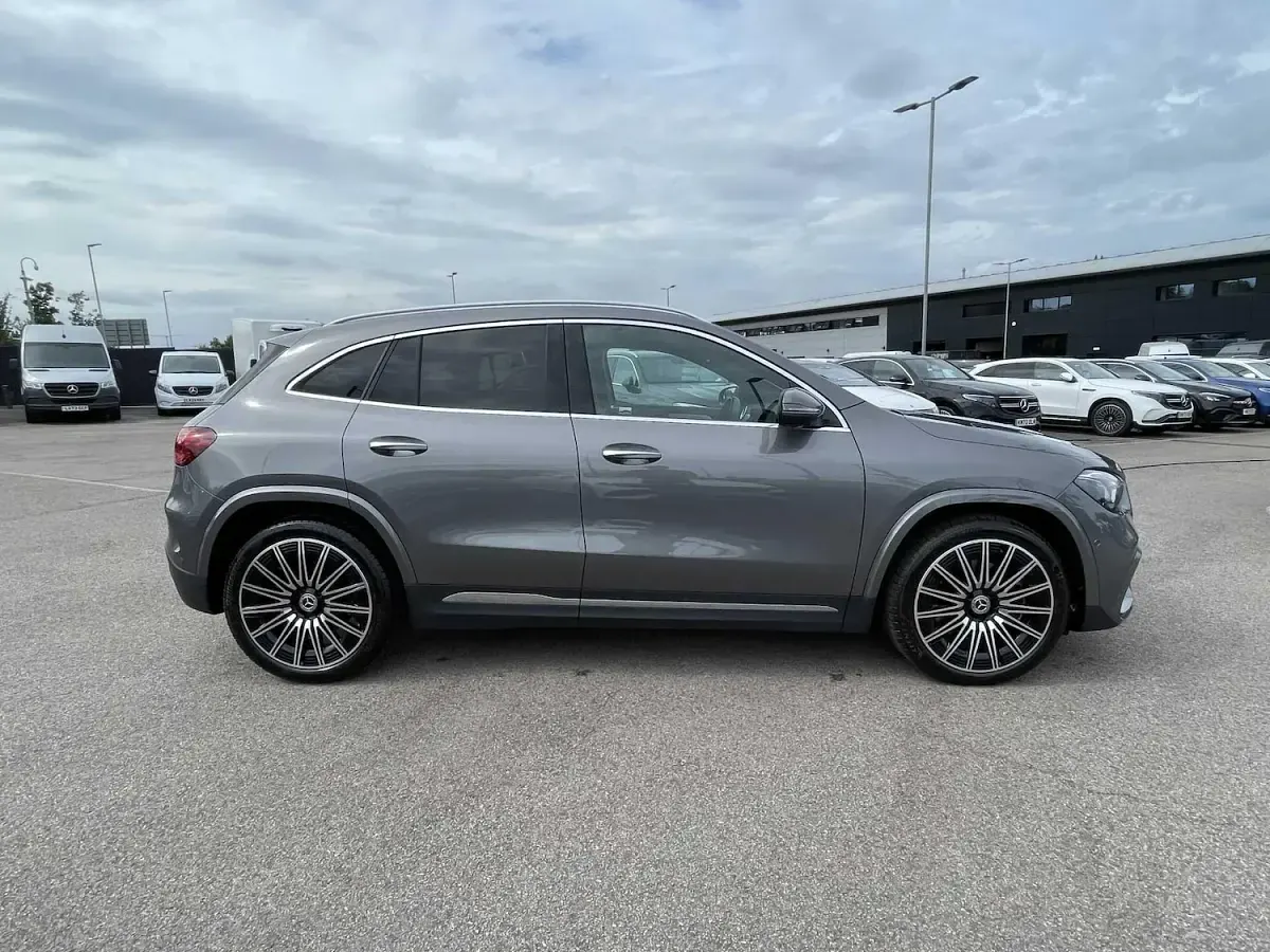 Used Mercedes GLA220 AMG Line Premium Plus 190 HP (139 kW) 2025 Grey SUV