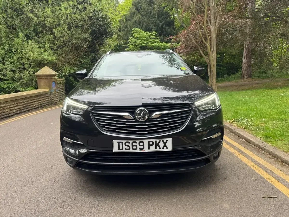 Used Vauxhall Grandland X S 130 HP (95 kW) 2019 Black SUV
