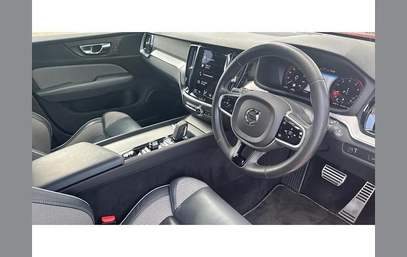 Used Volvo V60 R-Design 163 HP (119 kW) 2021 Red Estate