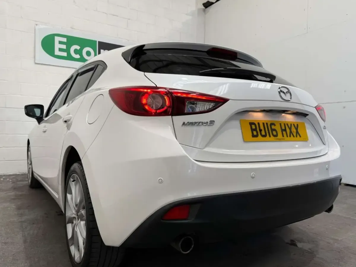 Usado Mazda 3 Inclusive 165 HP (121 kW) 2016 Branco Citadino