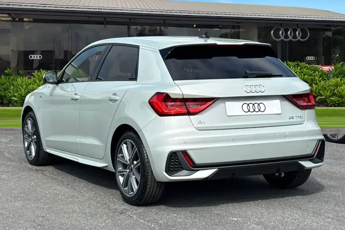 Novo Audi A1 Sportback S-Line 110 HP (80 kW) 2026 Prateado Citadino
