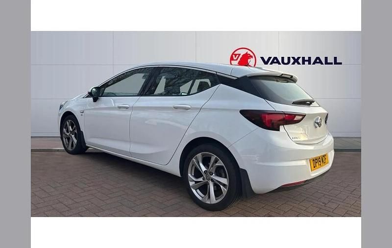 Used Vauxhall Astra SRi 150 HP (110 kW) 2019 White Hatchback