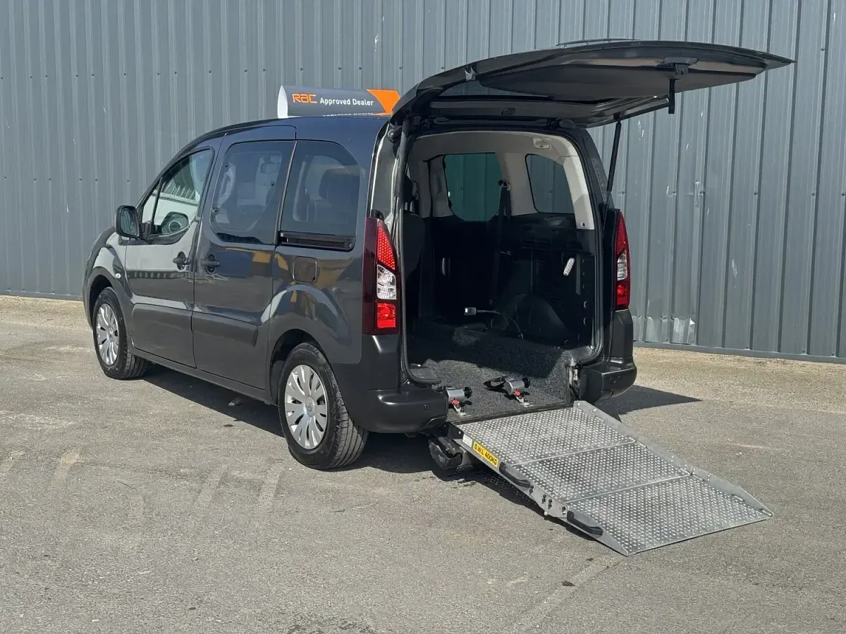 Used Citroën Berlingo Touch 95 HP (69 kW) 2016 Grey MPV