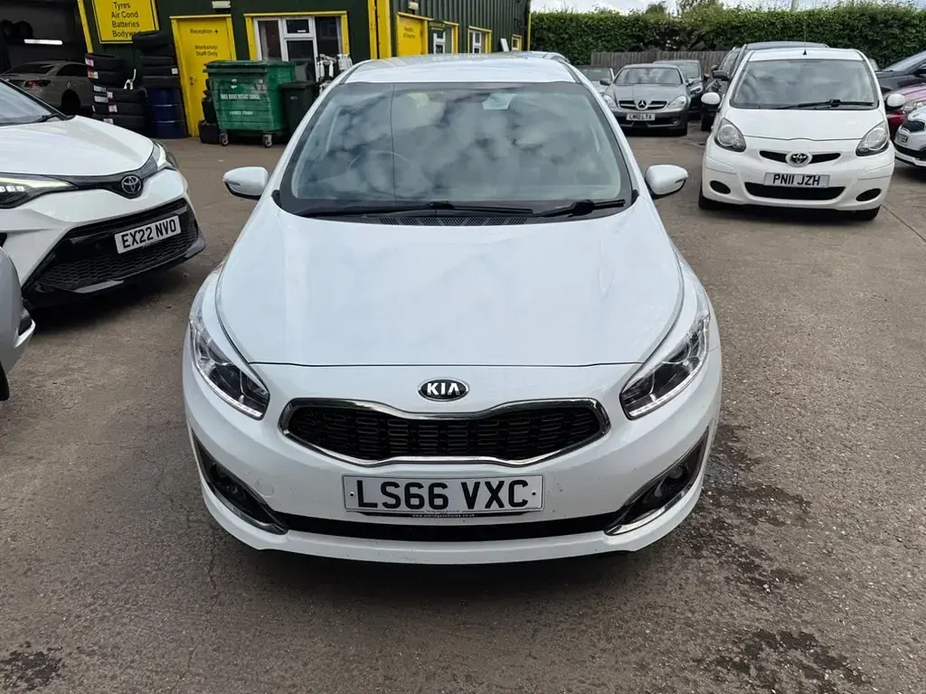Używany Kia Ceed 2016 Biały Hatchback