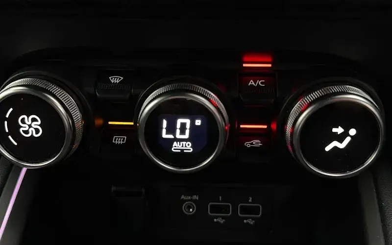 Used Renault Clio RS Line 90 HP (66 kW) 2023 White Hatchback