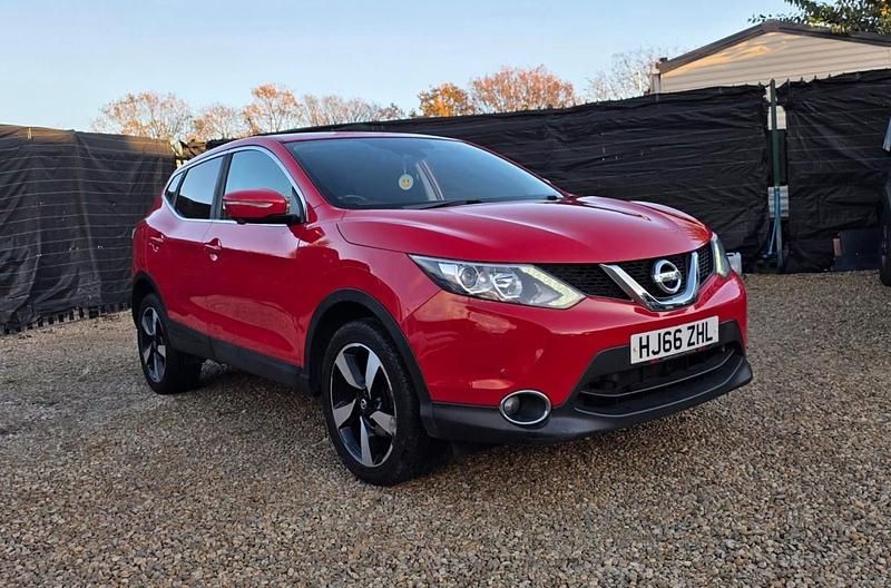 Used Nissan Qashqai N-Connecta 2016 Red SUV
