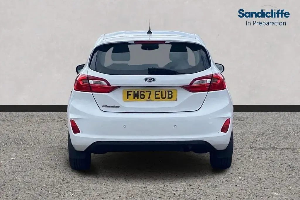 Used Ford Fiesta Zetec 100 HP (73 kW) 2019 White Hatchback