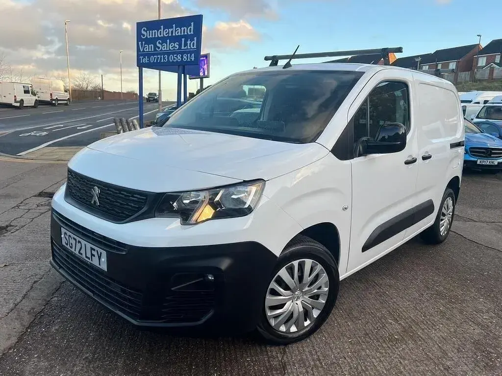 Second-hand Peugeot Partner Premium 131 CP (96 kW) 2022 Alb Monovolum