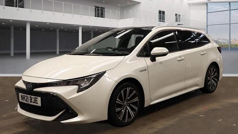Used Toyota Corolla Design 184 HP (135 kW) 2021 White Estate