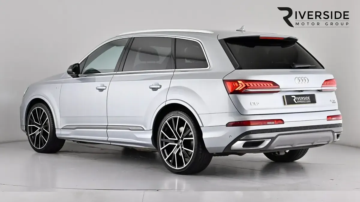 Used Audi Q7 S-Line 231 HP (169 kW) 2023 Silver SUV
