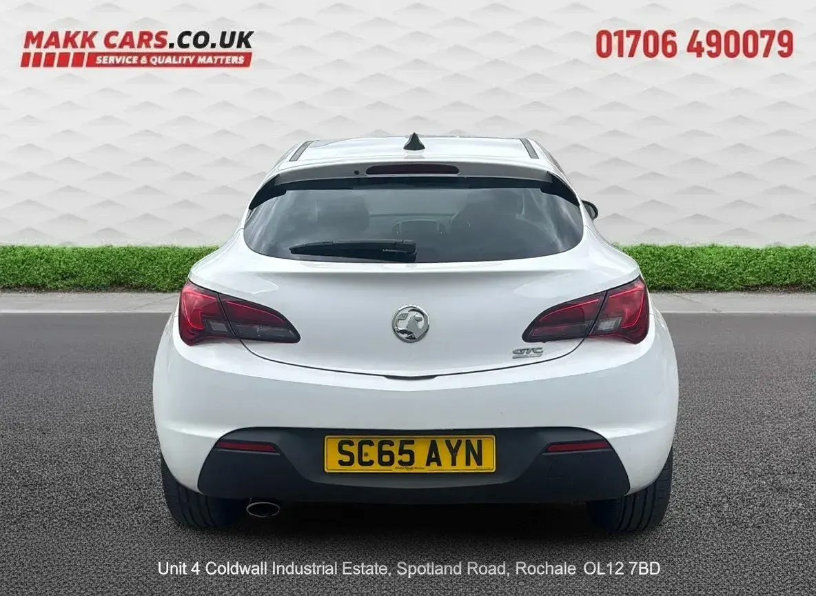 Used Vauxhall Astra GTC SRi 140 HP (102 kW) 2015 White Coupe