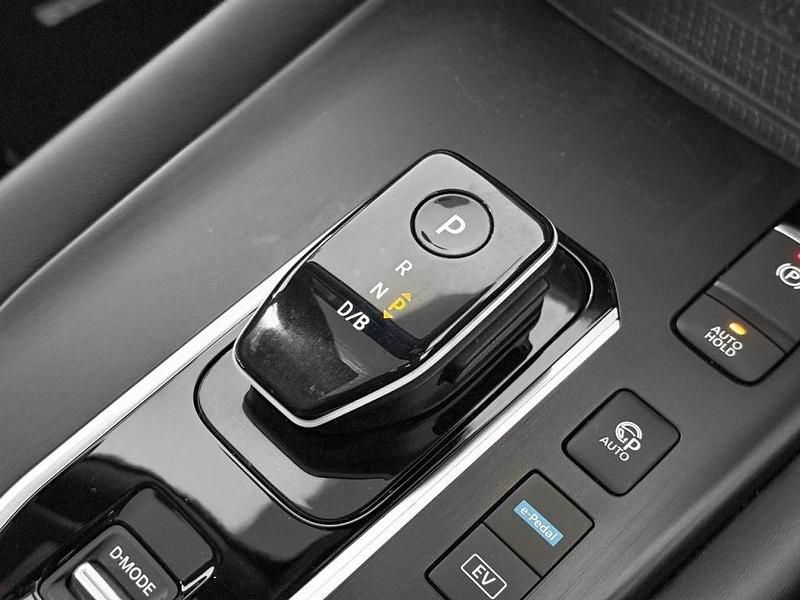 Used Nissan Qashqai Tekna 190 HP (139 kW) 2023 Red SUV