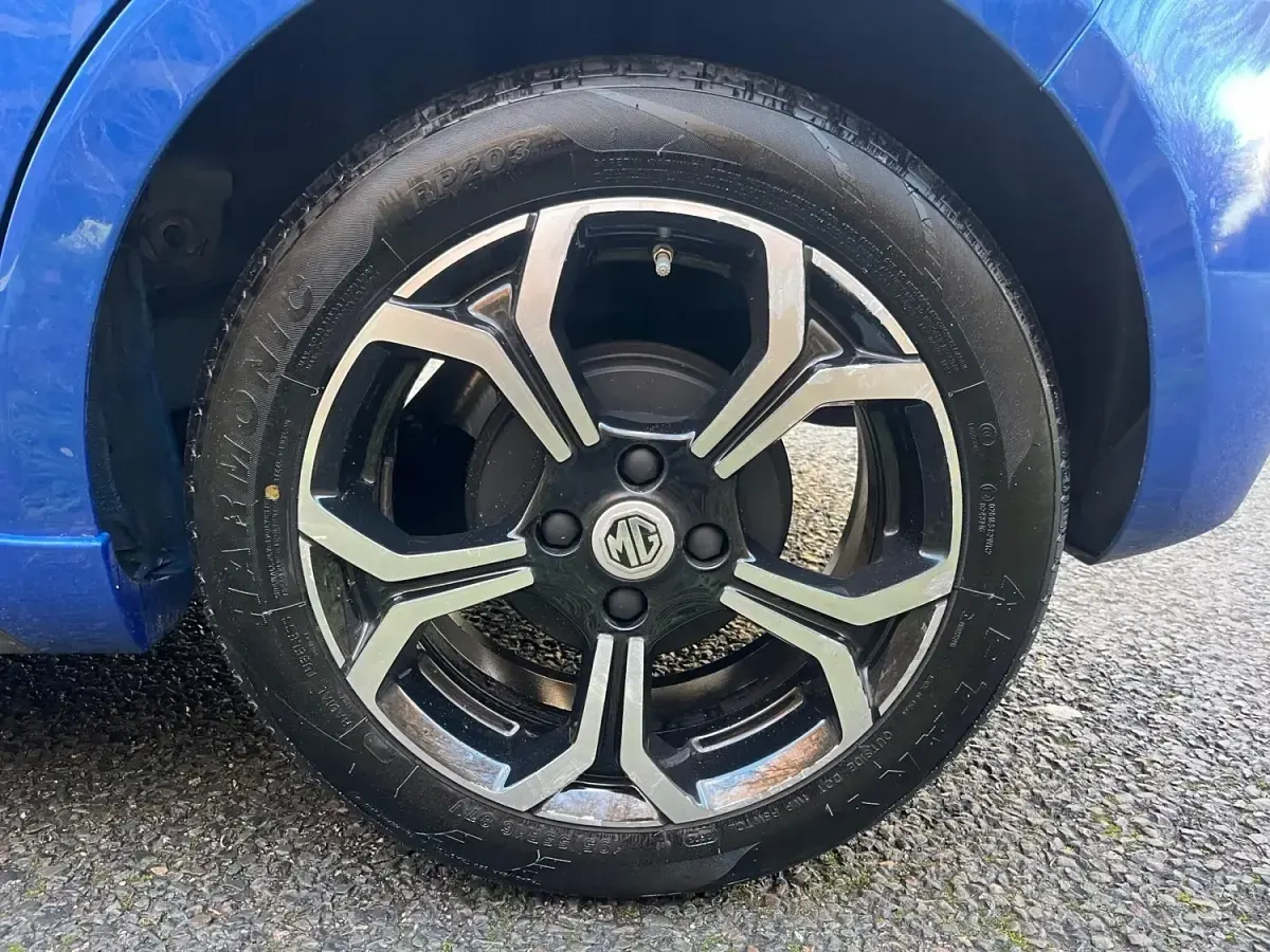 Begagnad MG MG3 Excite 106 HK (77 kW) 2020 Blå Halvkombi