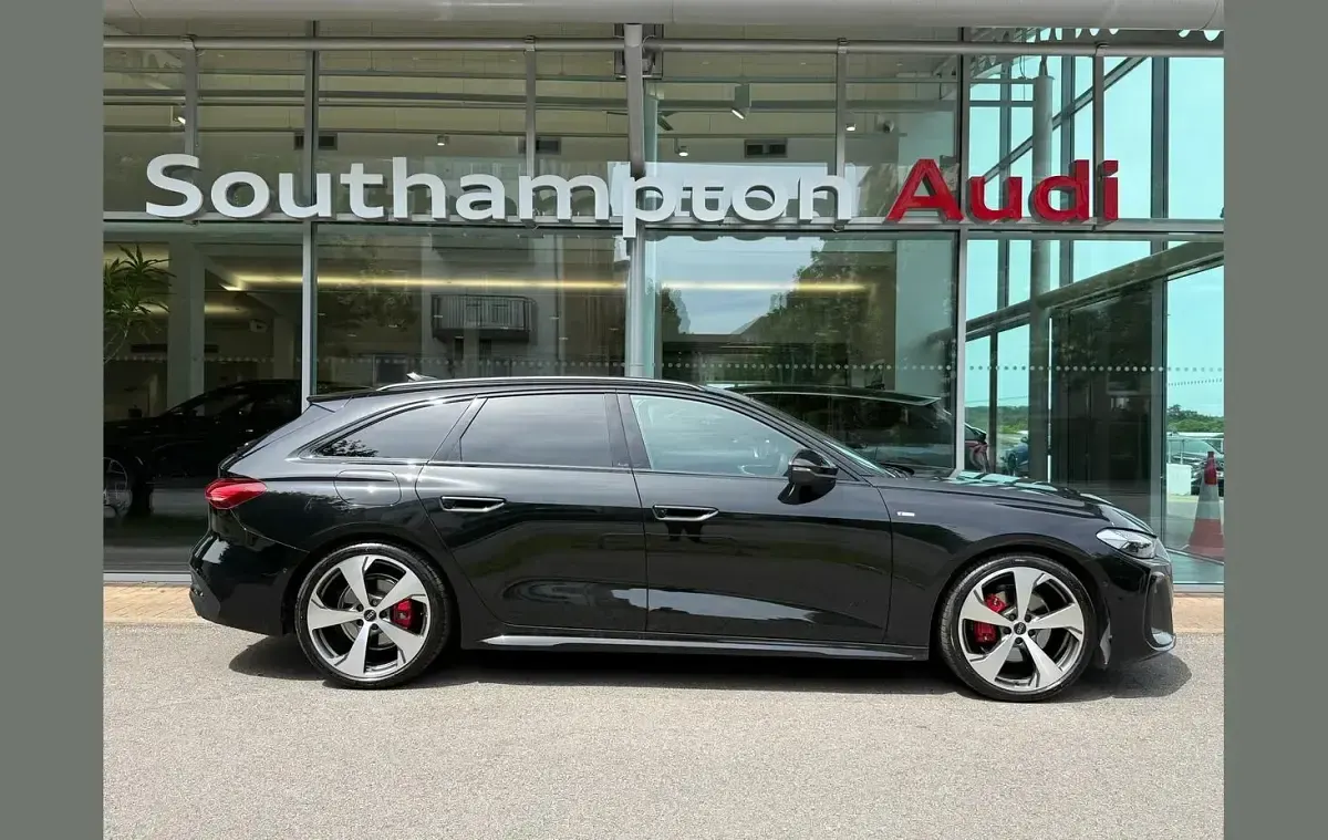 Used Audi A5 Advanced 200 HP (147 kW) 2025 Black Estate