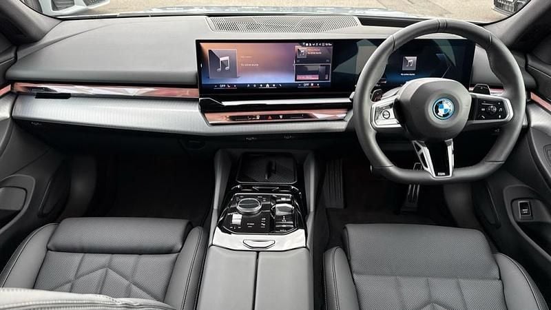 Used BMW 550e M Sport 482 HP (354 kW) 2025 Grey