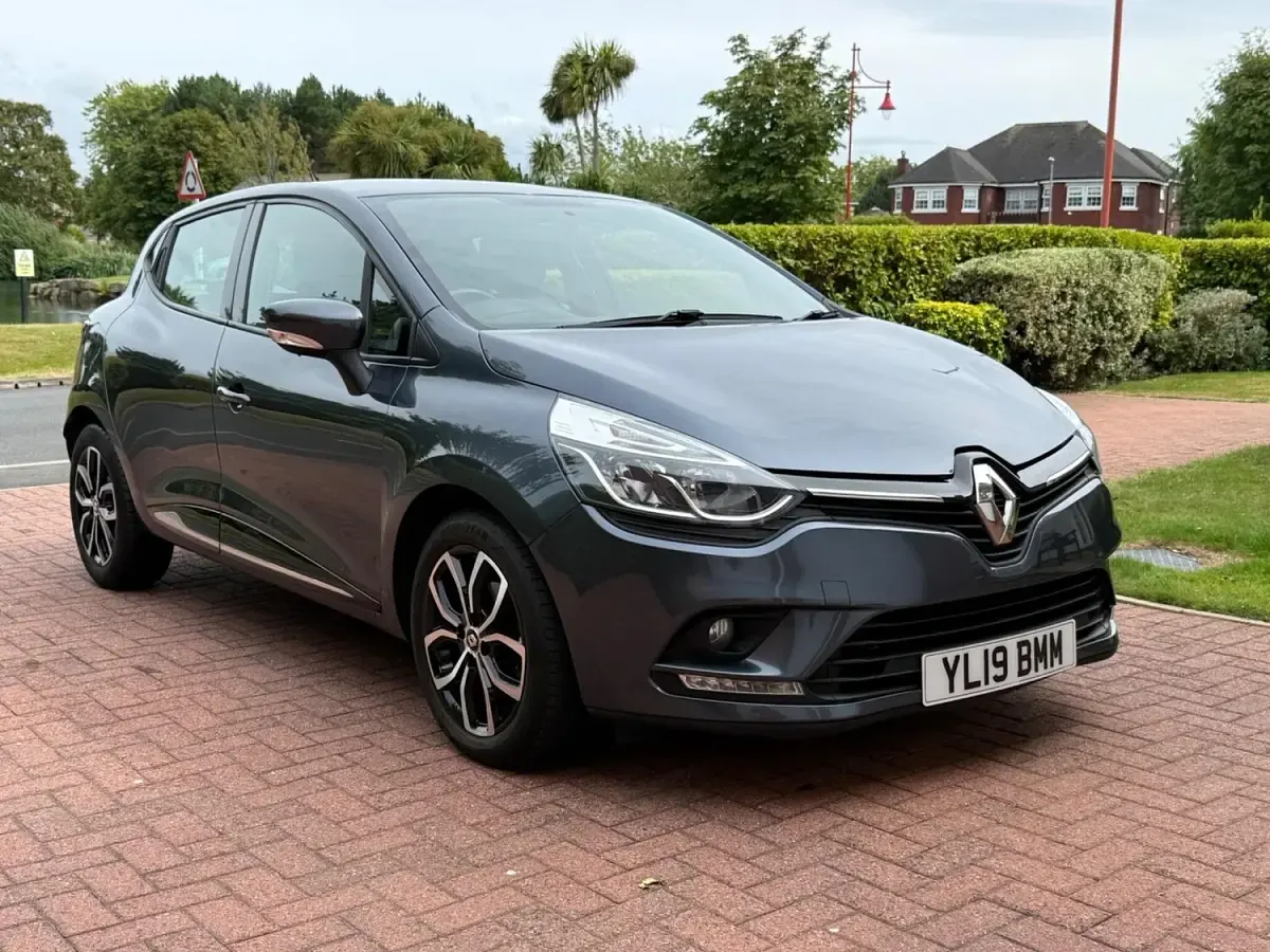Used Renault Clio Play 90 HP (66 kW) 2019 Grey Hatchback