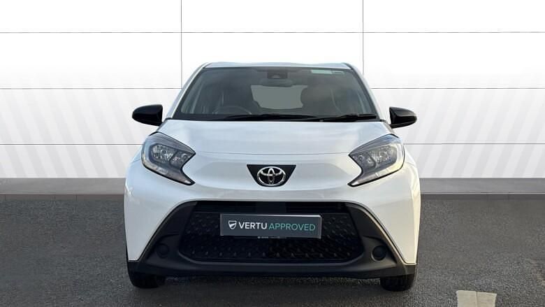 Used Toyota Aygo X PURE 72 HP (52 kW) 2024 White SUV