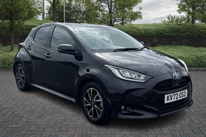 Black Used 2022 Toyota Yaris Hybrid Design Hatchback | £17,485 (Fair price) - Image 1/4