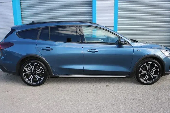 Used Ford Focus Active X 125 HP (91 kW) 2024 Blue Estate
