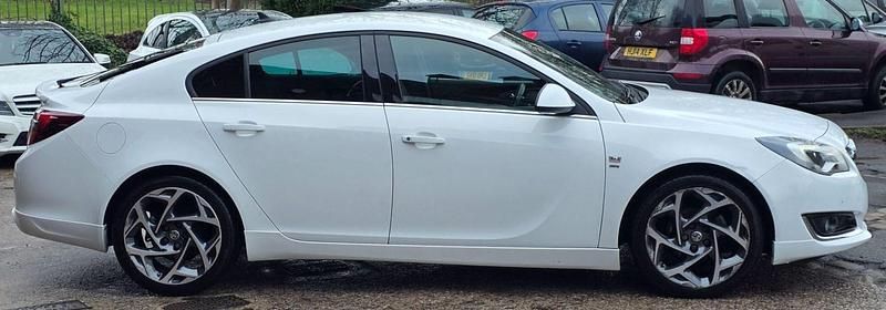 Used Vauxhall Insignia SRi 2015 White Hatchback