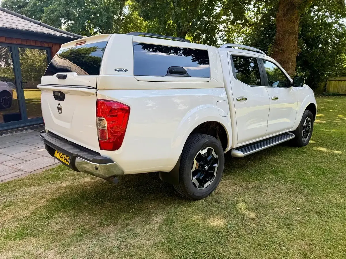 Used Nissan Navara Tekna 190 HP (139 kW) 2021 White Pickup