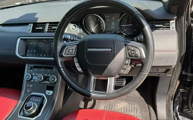Used Land Rover Range Rover evoque HSE Dynamic 179 HP (131 kW) 2018 Black SUV