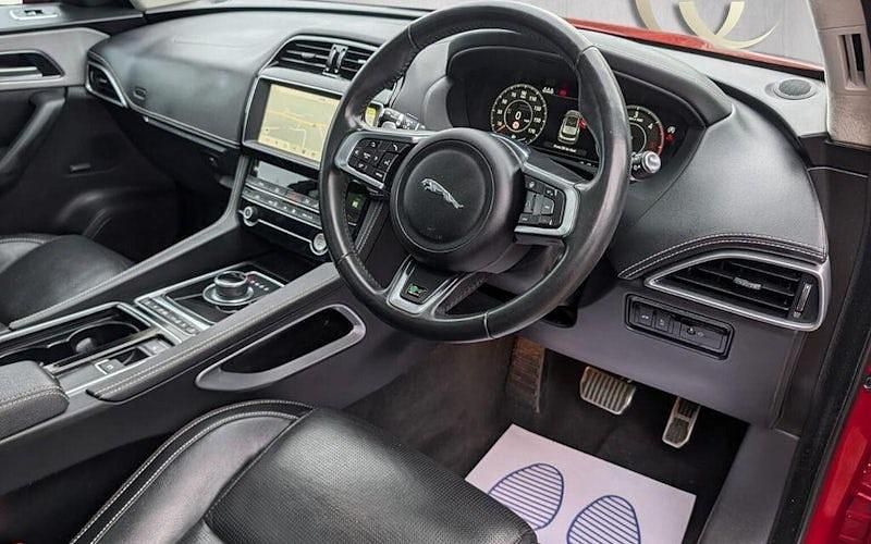 Used Jaguar F-Pace R-Sport 180 HP (132 kW) 2019 Red SUV