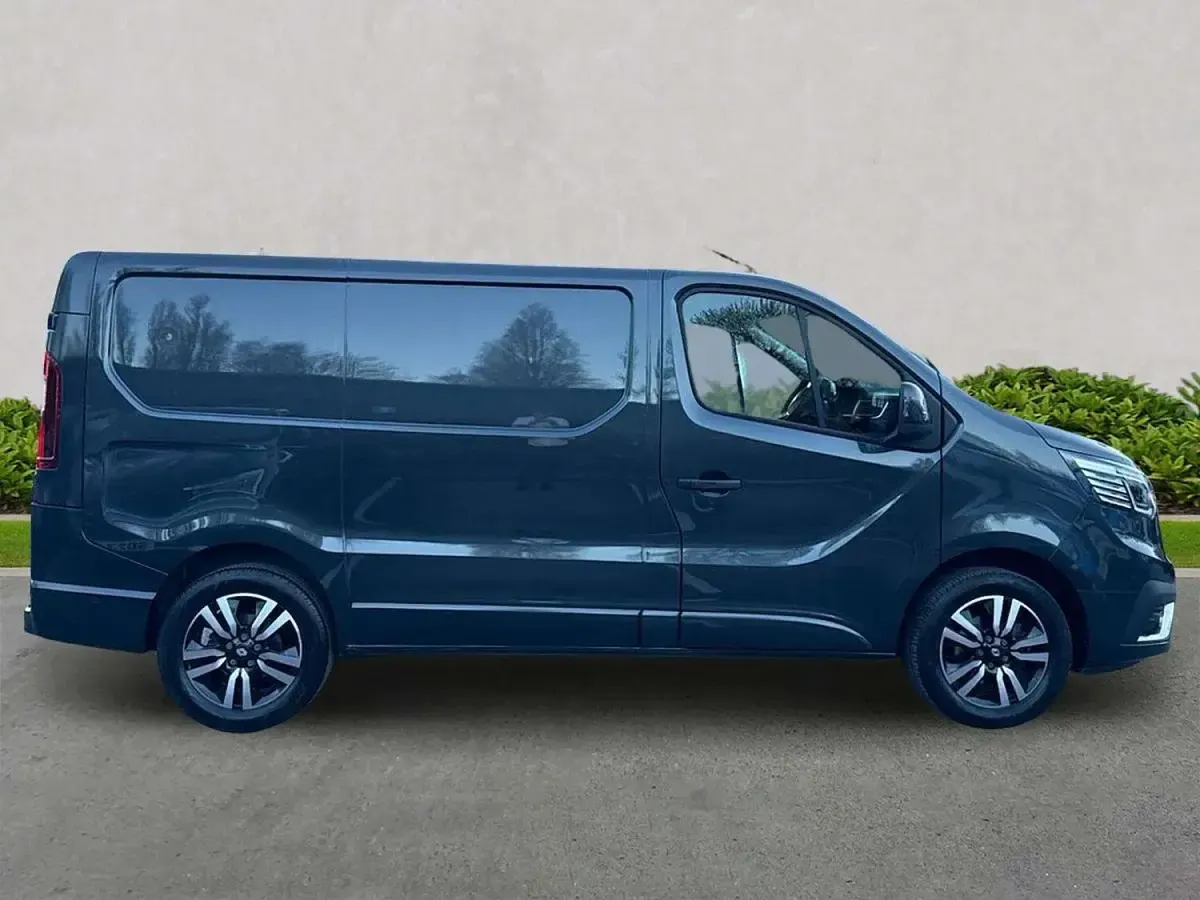 Used Renault Trafic 150 HP (110 kW) 2025 Grey MPV