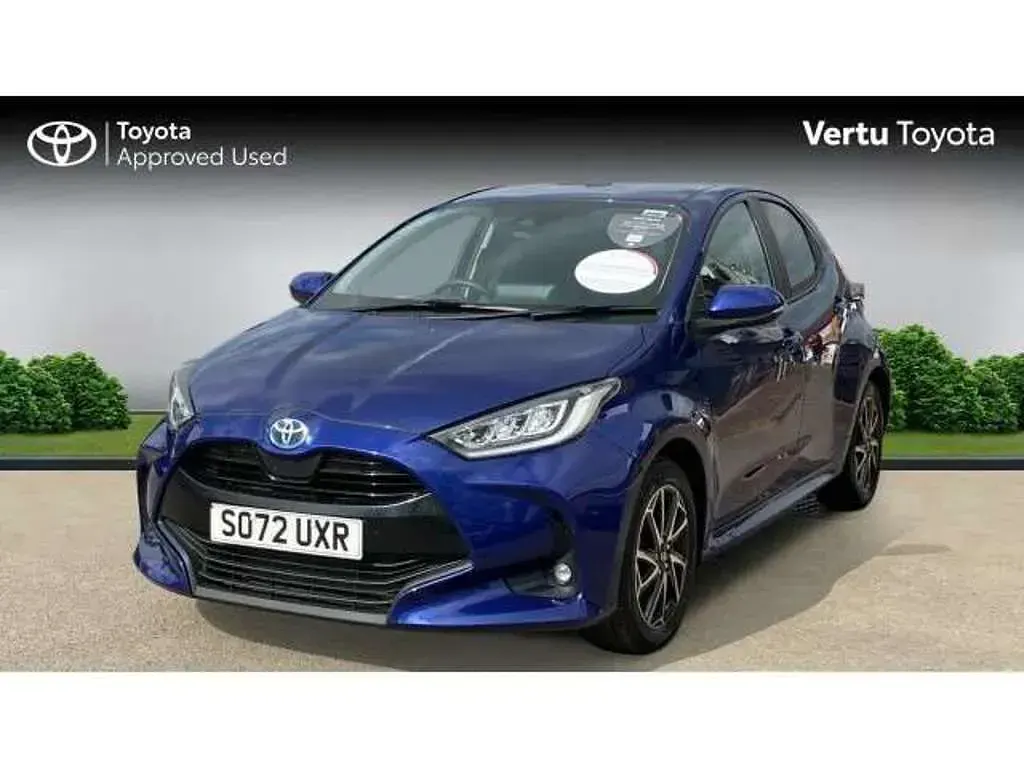 Used Toyota Yaris Hybrid Design 113 HP (83 kW) 2023 Blue Hatchback
