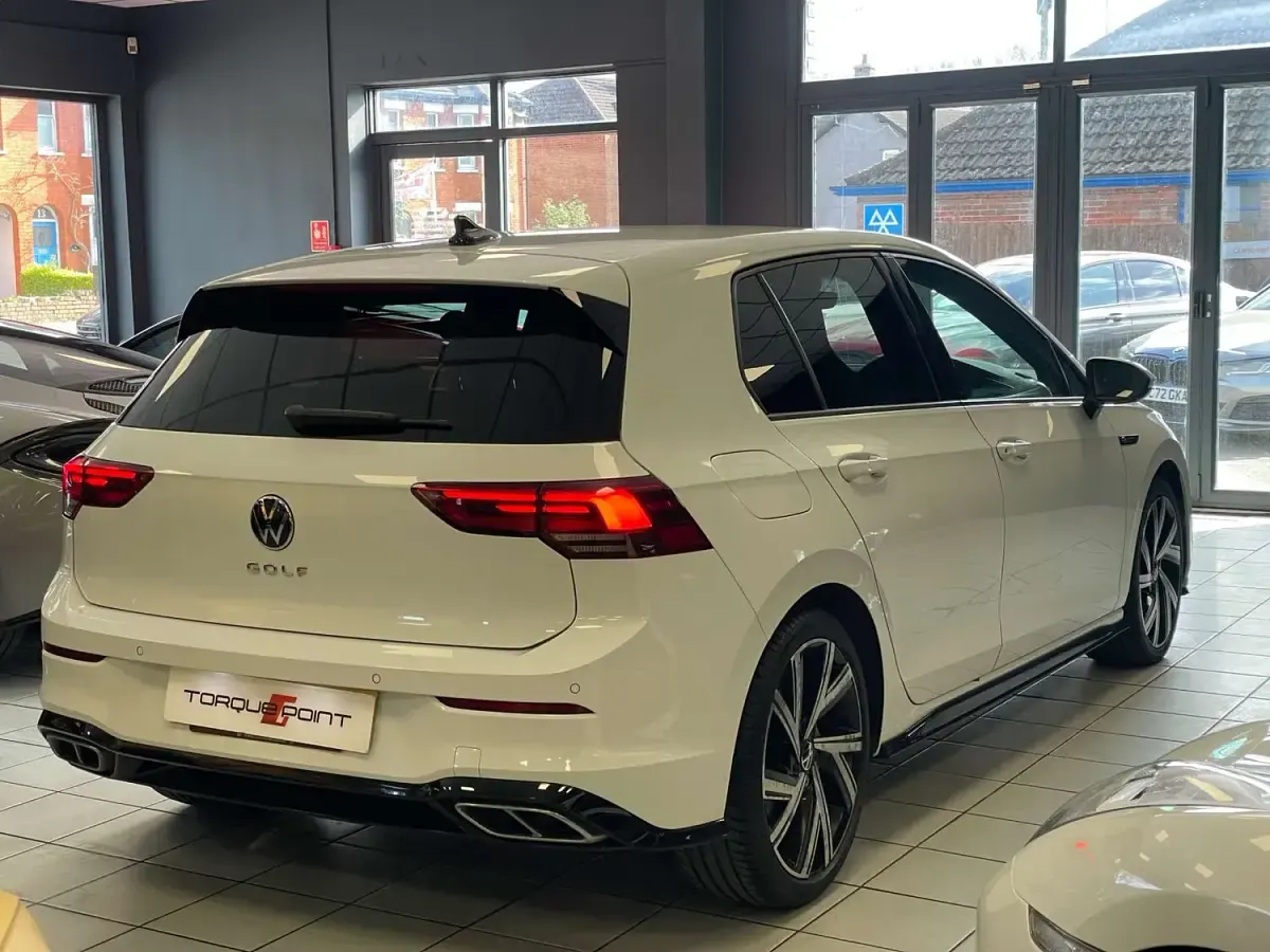 Used VW Golf VII R-line 150 HP (110 kW) 2021 White Hatchback