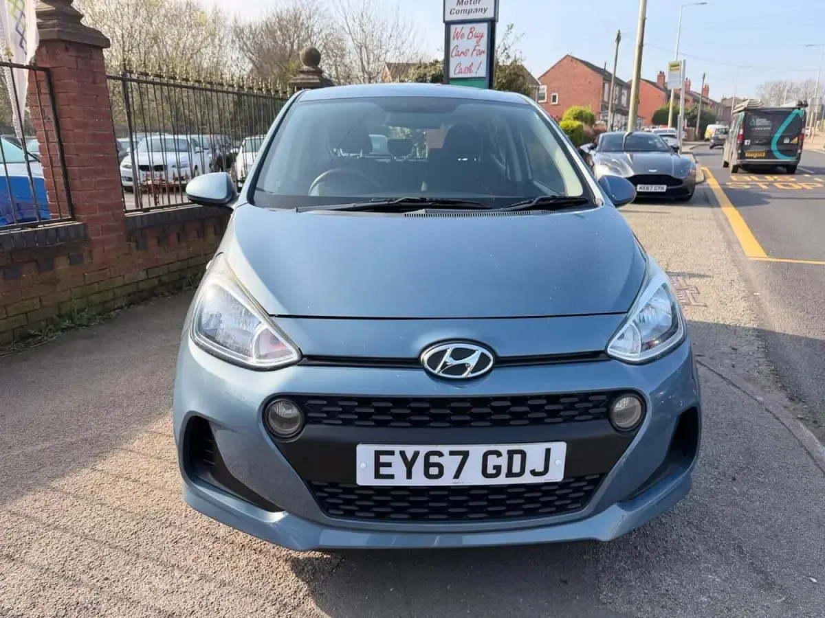 Gebraucht Hyundai i10 SE 87 PS (63 kW) 2017 Blau Kleinwagen