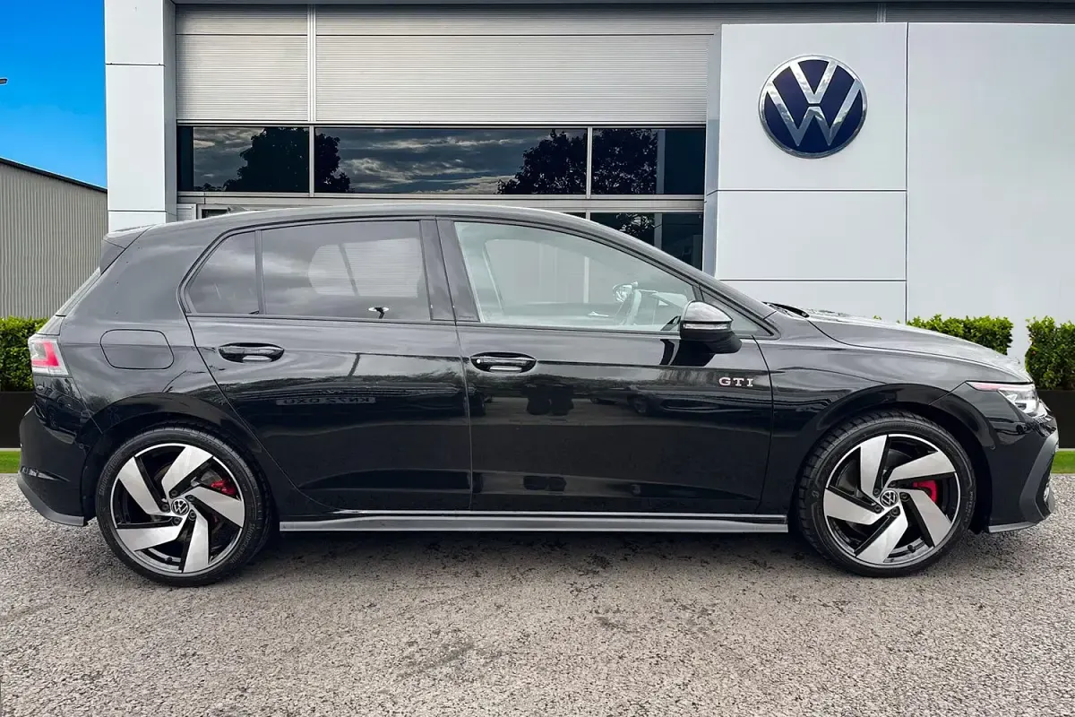 Usado VW Golf VIII GTI 265 HP (194 kW) 2025 Preto Citadino