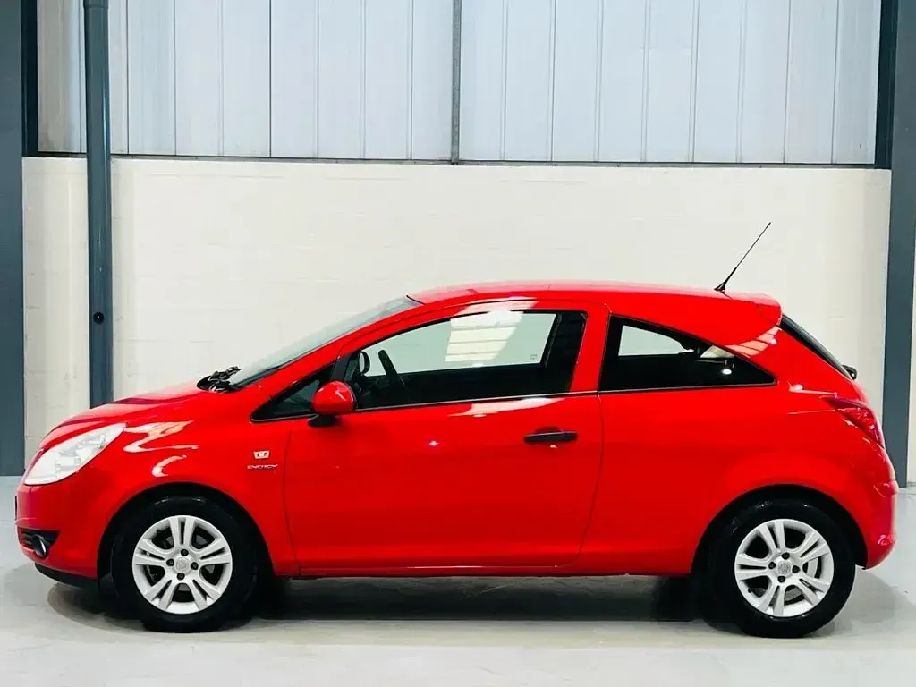Used Vauxhall Corsa 84 HP (61 kW) 2010 Red Hatchback