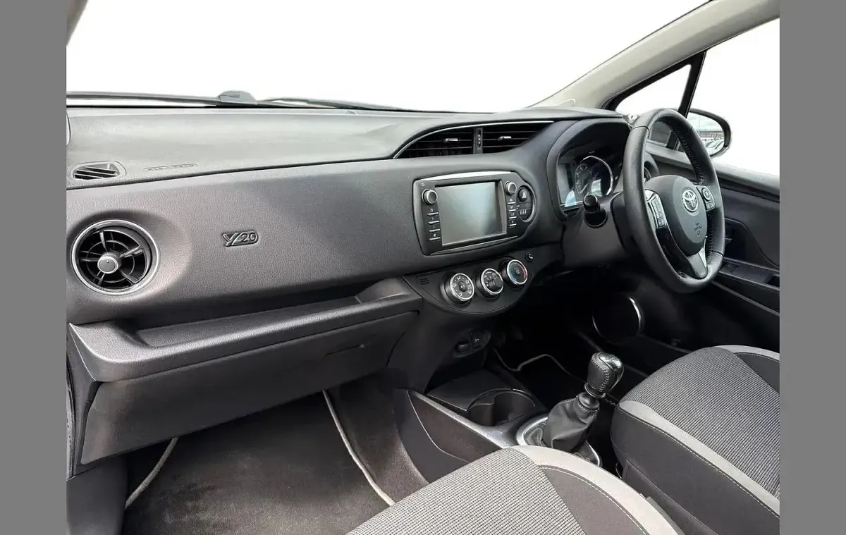Używany Toyota Yaris 109 KM (80 kW) 2020 Szary Hatchback