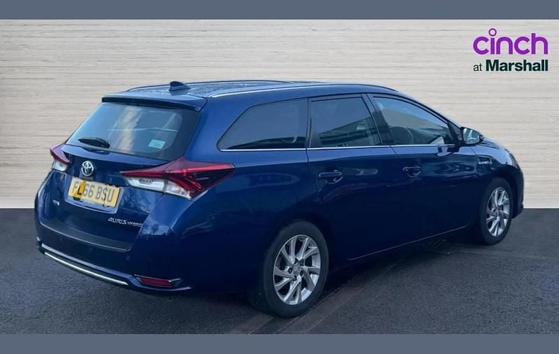 Used Toyota Auris Hybrid Business Edition 134 HP (98 kW) 2016 Blue Estate