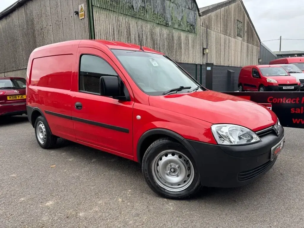 Used Vauxhall Combo 75 HP (55 kW) 2011 Red Van