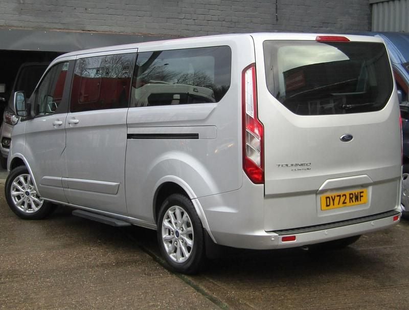 Used Ford Tourneo Custom Titanium 130 HP (95 kW) 2022 Silver Van