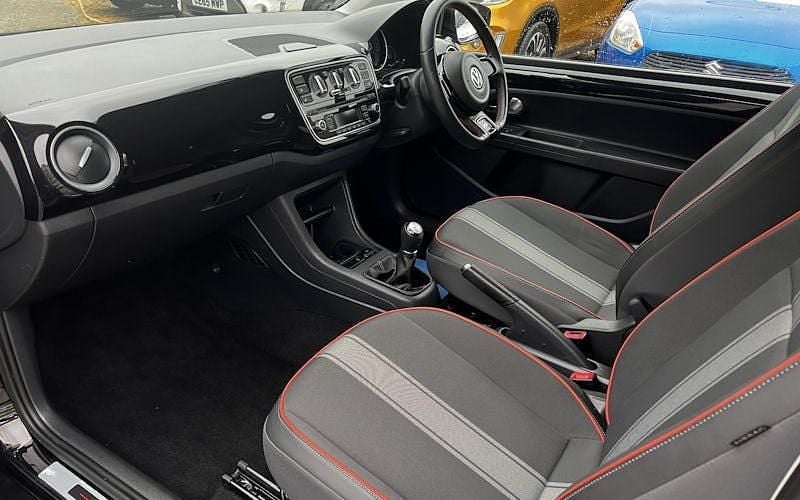 Usado VW up! Groove 75 HP (55 kW) 2014 Preto Citadino