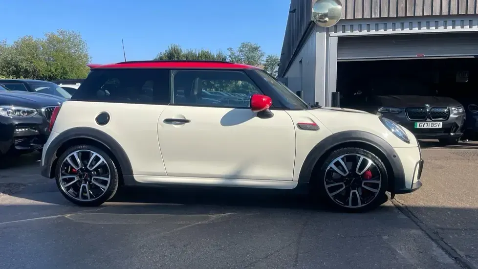 Used Mini John Cooper Works Hatch 231 HP (169 kW) 2021 White Hatchback