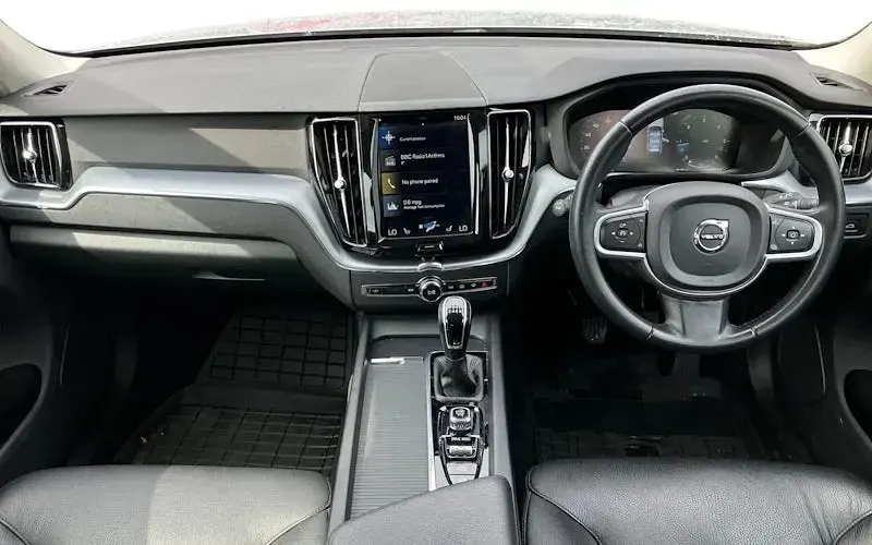Used Volvo XC60 Momentum 190 HP (139 kW) 2018 Silver SUV